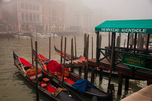 Servicio de góndolas en Venecia — Foto de Stock