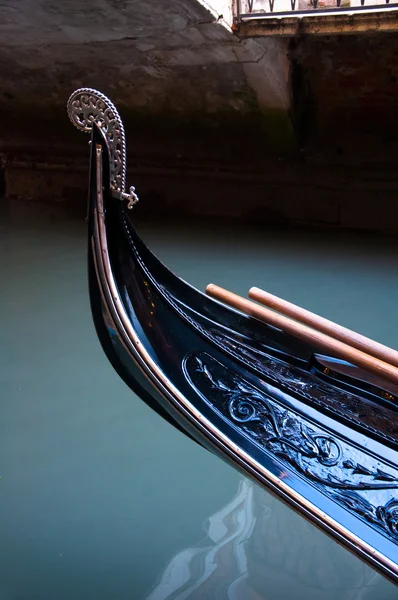 Detalle de una góndola en Venecia — Foto de Stock