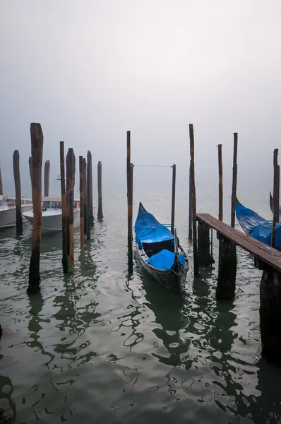 Góndolas en la laguna de Venecia — Foto de Stock