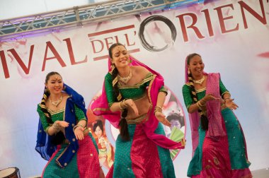 bolliwood dans festivali milan şehir Doğu