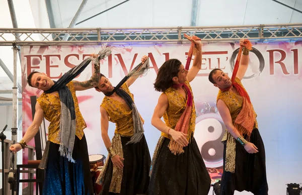 Dança de Bolliwood no festival do Leste na cidade de Milão — Fotografia de Stock