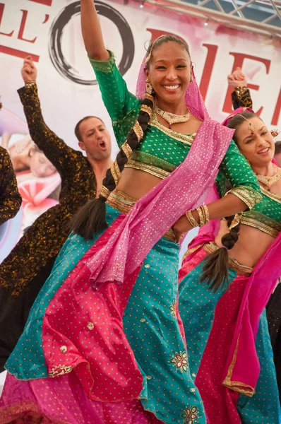 Bolliwood dance at festival of the East in Milan city — Stock Photo, Image