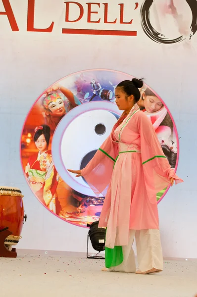 Japanese dance at festival of the East — Stock Photo, Image