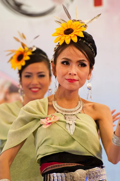 Burmese dance at festival of the East — Stock Photo, Image