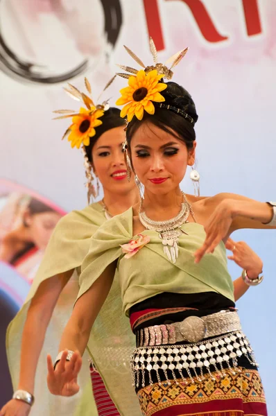 Dança birmanesa no festival do Oriente — Fotografia de Stock