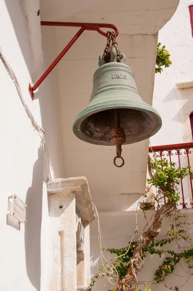 Bell in The monastery of Panagia Tourliani in Ano Mera, Mykonos — Stock Photo, Image