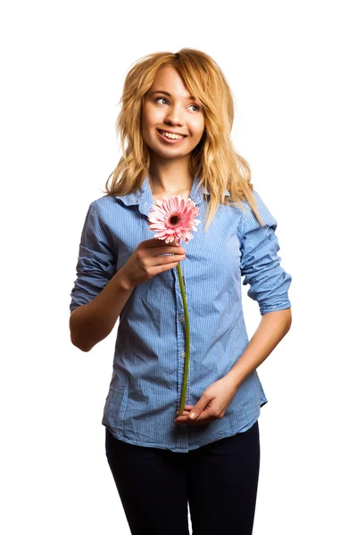 Ελκυστική ξανθιά γυναίκα που κρατά ένα λουλούδι Εικόνα Αρχείου
