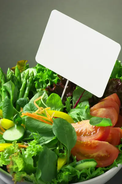 Taze salata ve pop-up kartı — Stok fotoğraf