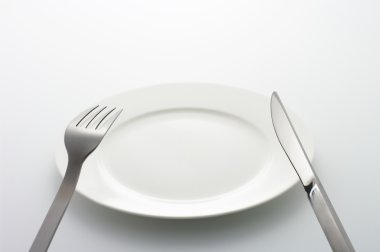 bıçak, çatal ve yemek tabağı