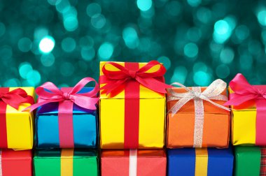 astar renkli hediyeler.