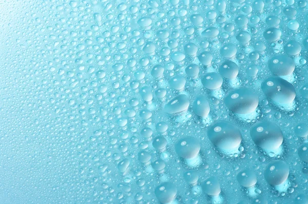 Olika storlekar vatten droppar. — Stockfoto