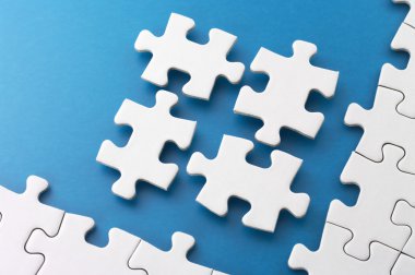 dört adet bulmaca sığdırma.