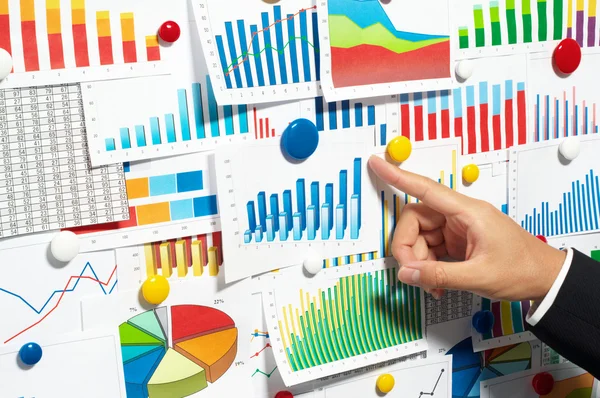 Businessman pointing out a graph. — Stock Photo, Image