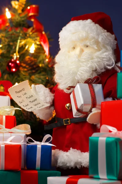 Santa Claus preparing Christmas presents. (vertical) — Stock Photo, Image