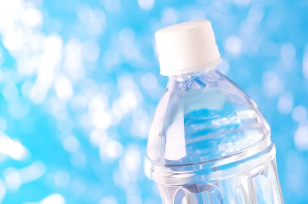 Bottle of water on defocused sparkle background. — Stock Photo, Image