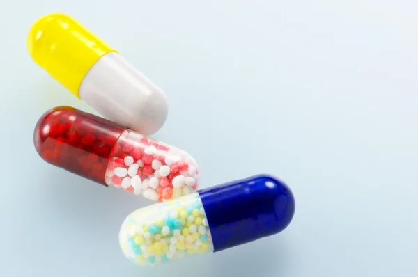 Médicaments capsules colorées . — Photo