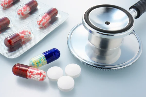 Closeup of stethoscope and medicines. — Stock Photo, Image