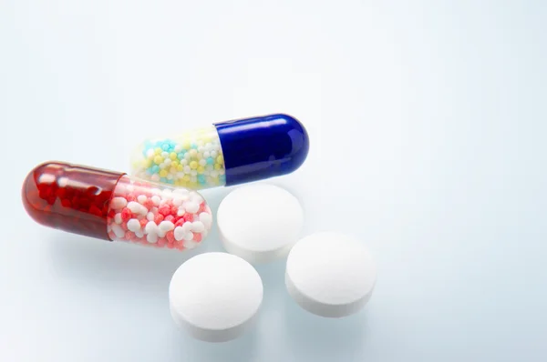 Kapsel läkemedel och tabletter. — Stockfoto