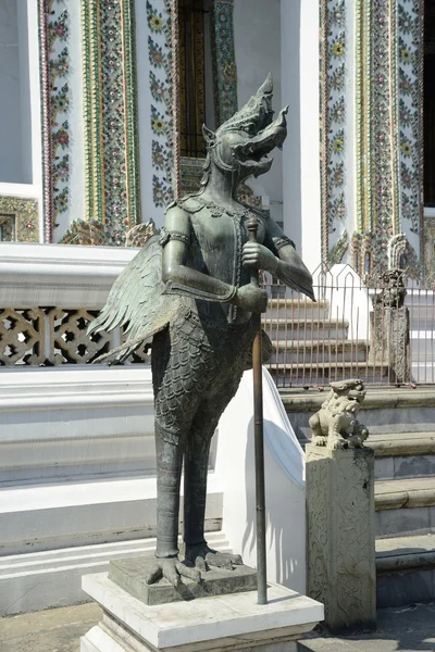 雕像在翡翠寺 — 图库照片