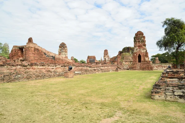 Zabytkowe wat phra mahathat — Zdjęcie stockowe