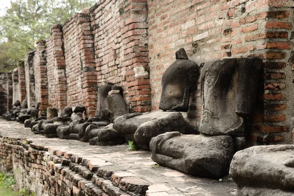 Damaged Statue of the Buddhaa — Stock Photo, Image