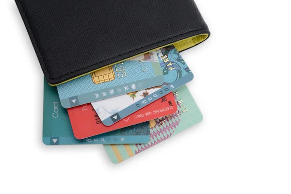 クレジット カードの束を持つ黒の財布 — ストック写真