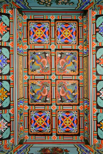 A decoration pattern of korean traditional temple roof — Stock Photo, Image