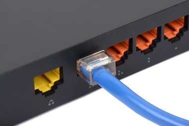 wifi router ve kablo