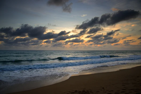 Slunce pláže mai khao v Phuketu — Stock fotografie