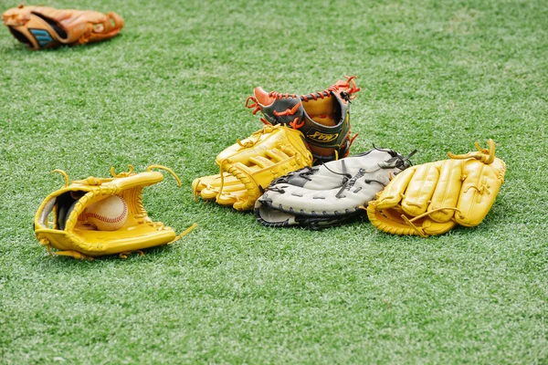 Honkbal handschoenen — Stockfoto
