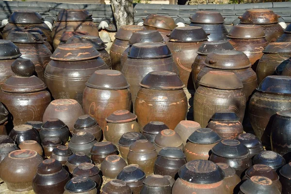 Korean Traditional platform for crocks of sauces and condiments — Stock Photo, Image