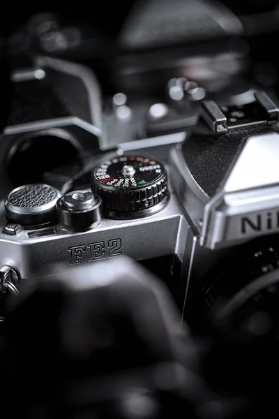 Eski Kamera Nikon Fe2 Nin Editör Fotoğrafı Kapat — Stok fotoğraf