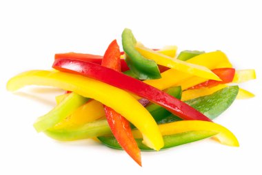 kırmızı, yeşil ve sarı biber dilimlenmiş
