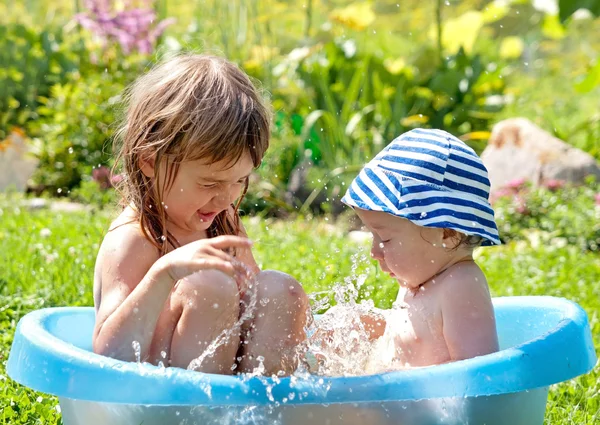 Two children in the bath on the nature — Stock Photo, Image