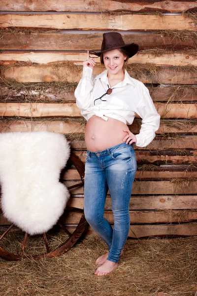 The beautiful pregnant woman in a cowboy's hat — Stock Photo, Image