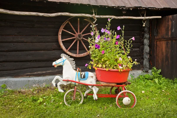 Giocattolo cavallo fiore titolare — Foto Stock