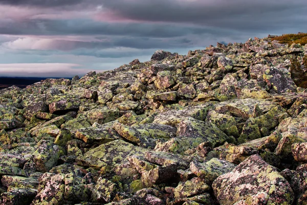 Montagna di roccia granitica in Lapponia — Foto Stock