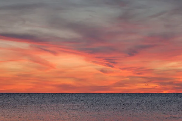 Драматическое небо на закате — стоковое фото