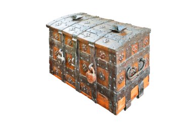 antika ahşap göğüs üzerinde beyaz izole