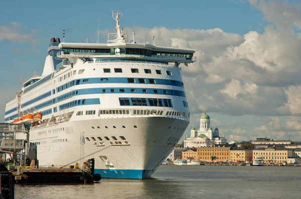 Helsinki limanında yolcu gemisi