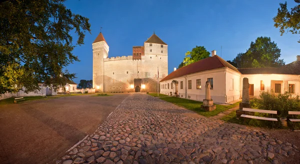 Forteresse de Kuressaare la nuit. Panorama — Photo