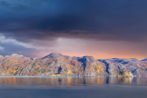 Idyllic sunset at Arctic Ocean — Stock Photo, Image