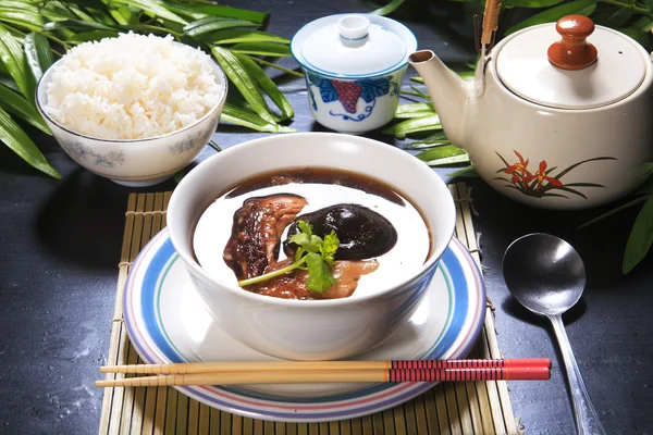 Caldereta de cerdo estofada con arroz y sopa —  Fotos de Stock