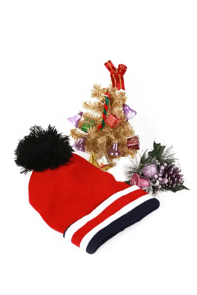 Julegave med rød hat isoleret i hvid baggrund . - Stock-foto
