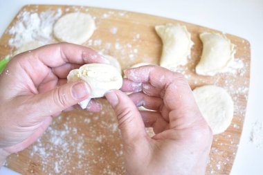 Hamur tatlısı doldurma süreci