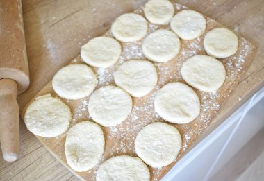 Hamur köftesi için hamur çemberi