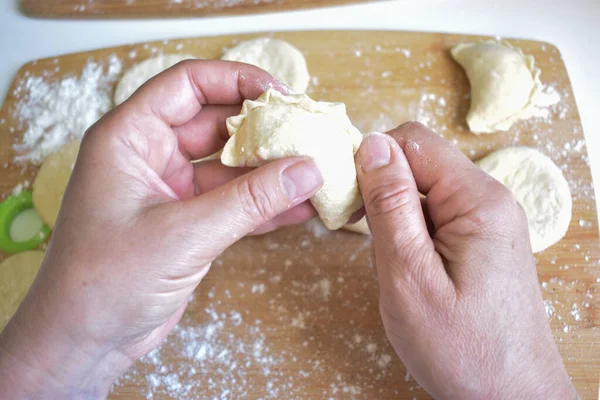 Process Decorating Dumplings Ruffles — 图库照片