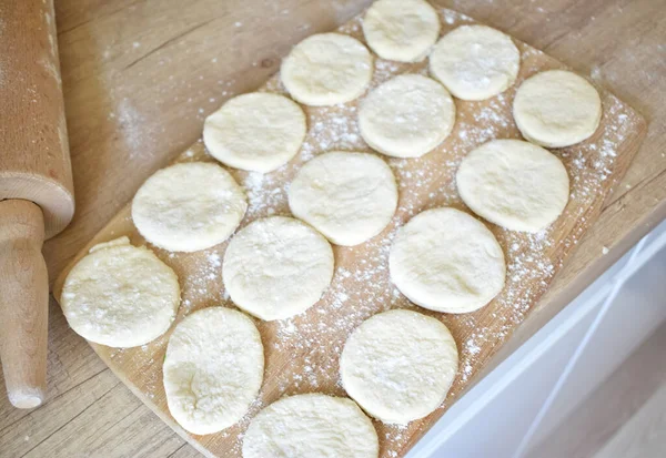 Hamur köftesi için hamur çemberi