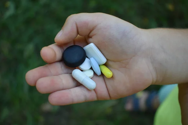 Haplar çocuğun elinde.