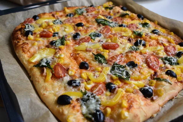 Fırından pizzayı hazırla.